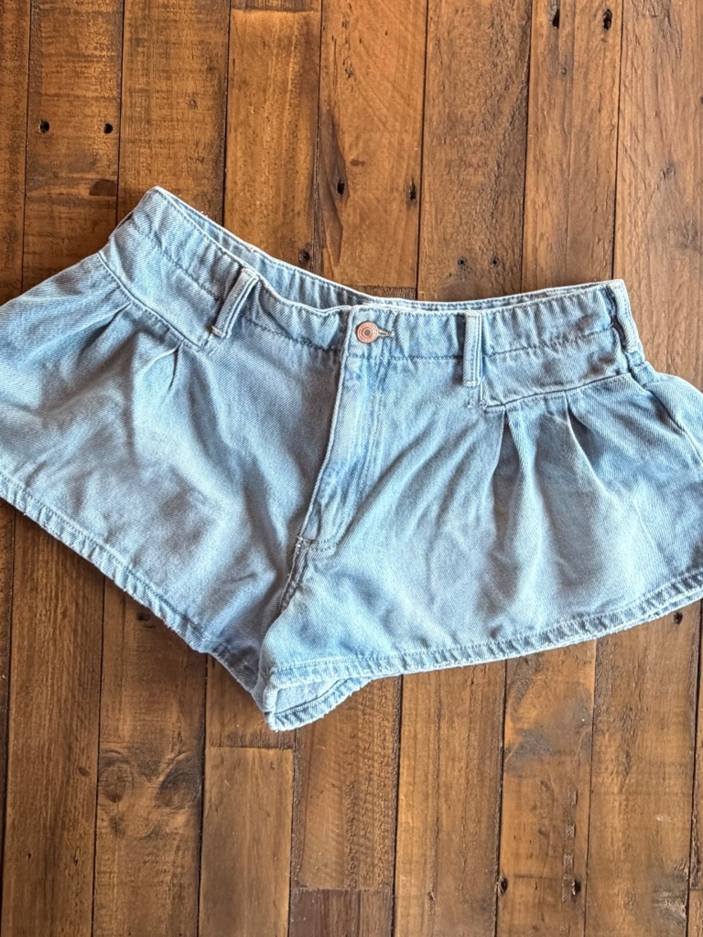 Free People We The Free Blue Bell Low Rise Pleated Shorts Size 28 Light Wash Den - Picture 3 of 8